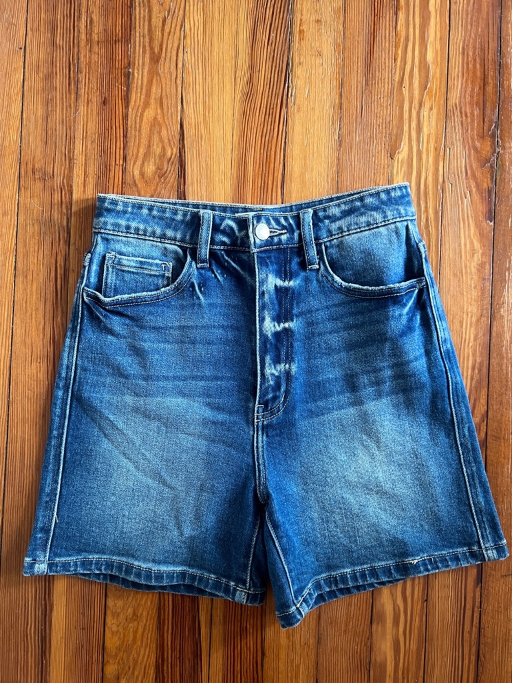 Kancan Estilo High Rise Button Fly Denim Shorts Size 25 NWOT Medium Wash